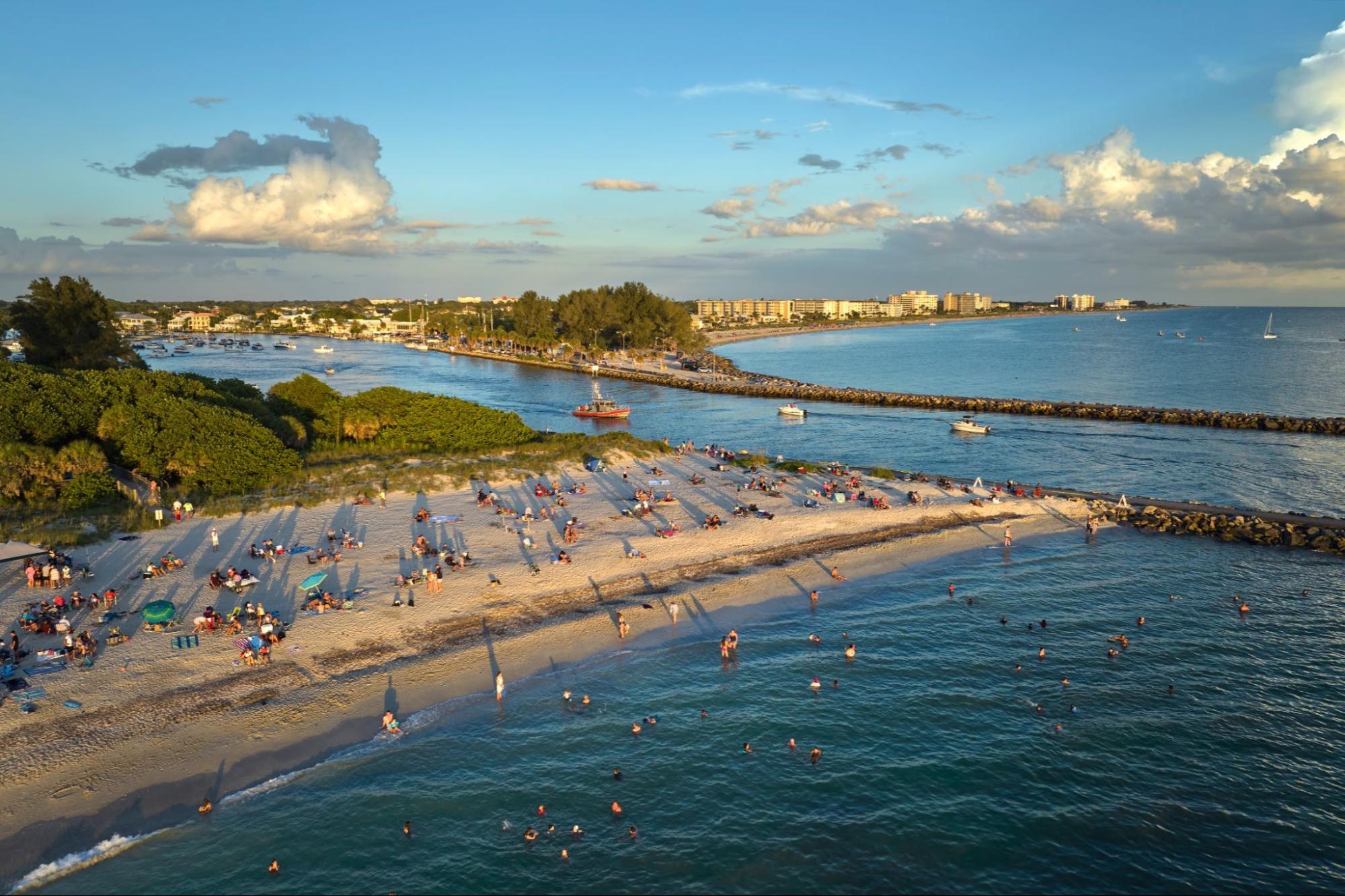 image3_631981 Overhead view of a Florida beach.